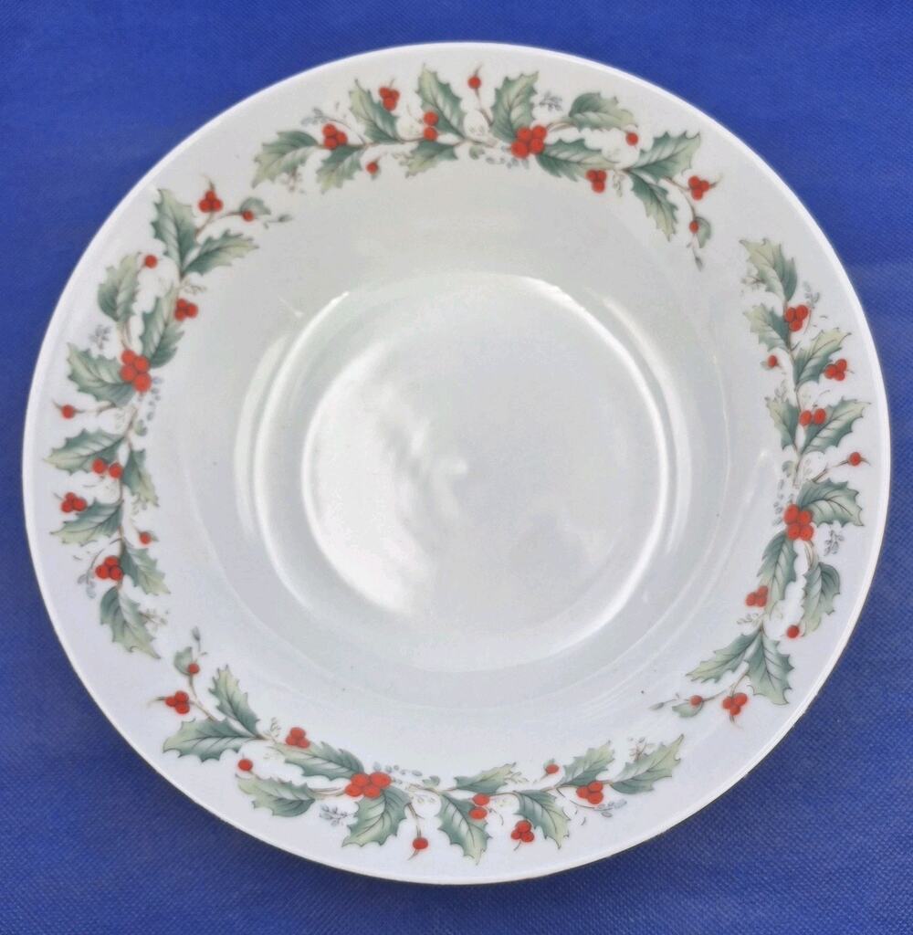 China Pearl NOEL Serving Bowl Holly Berries Gold Trim 9.5x2.5"